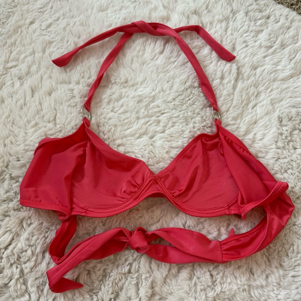 NWOT VENUS Bikini Top